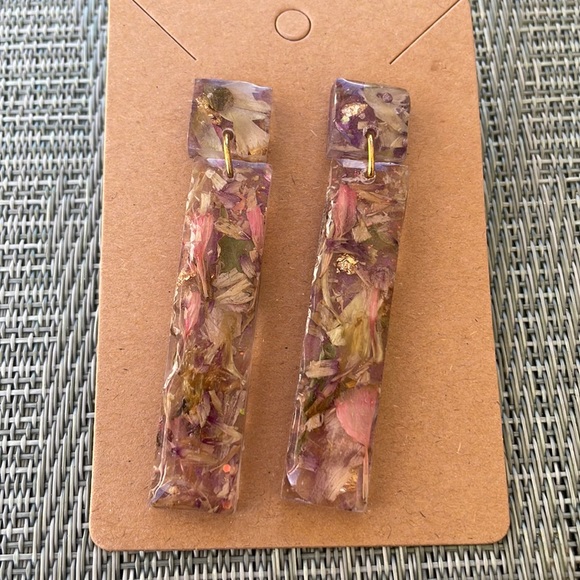 Pressed Flower Dangle Earrings - Picture 5 of 9